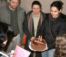 Předání dortu českému velvyslanectví v Budapešti
